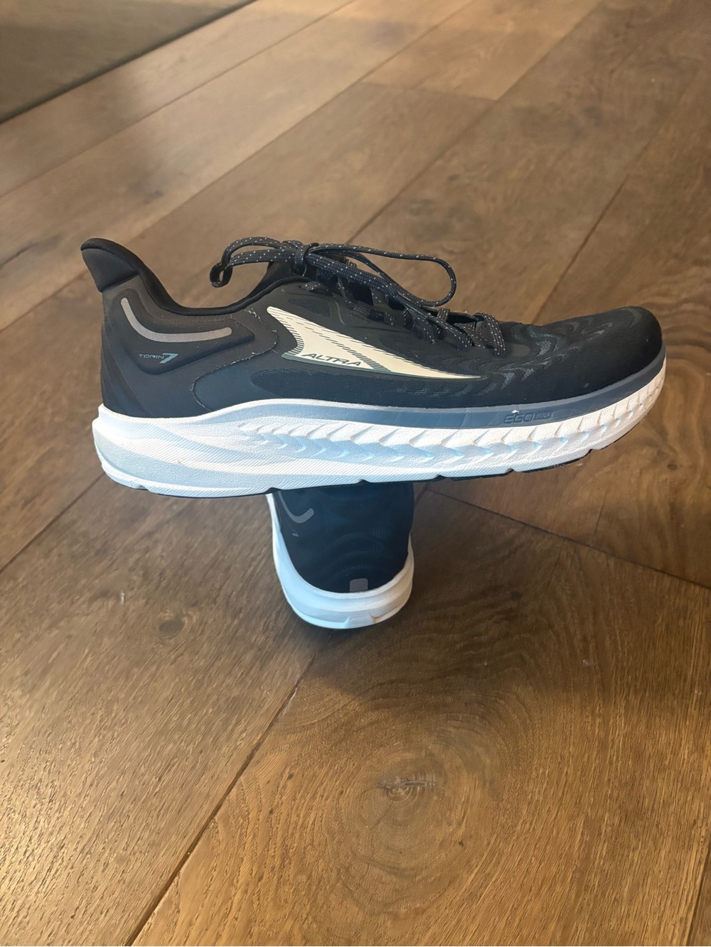 Altra Men's black and White Running Shoe